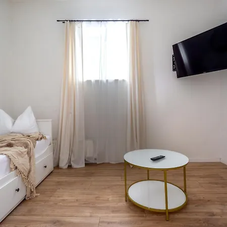 Dolce Flair In Center