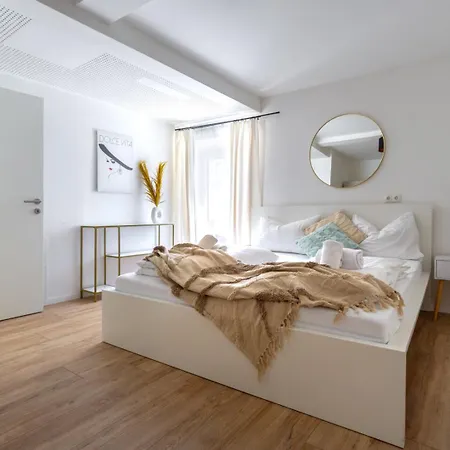 Dolce Flair In Center Lejlighed