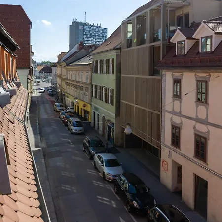 Noor - Dolce Flair In Center