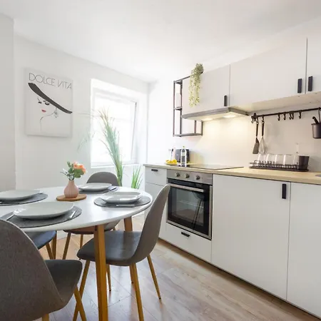 Noor - Dolce Flair In Center Apartment *