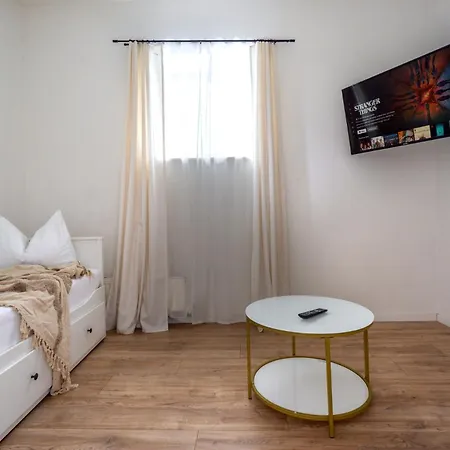 Noor - Dolce Flair In Center *