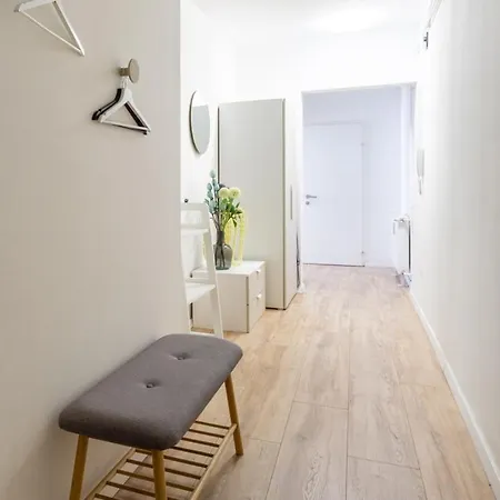 Noor - Dolce Flair In Center Apartment