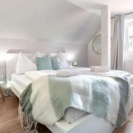 Dolce Flair In Center