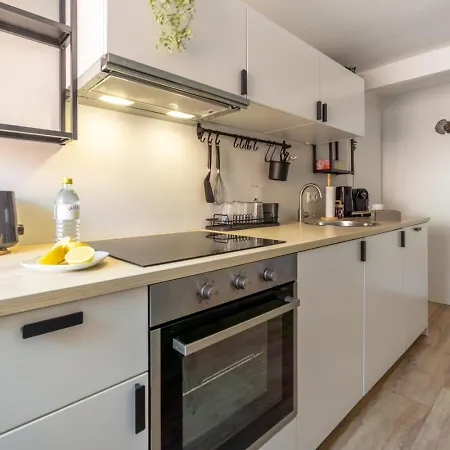 Noor - Dolce Flair In Center Apartment *