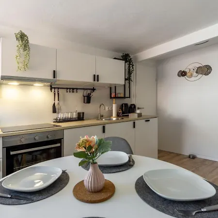 Noor - Dolce Flair In Center Apartment