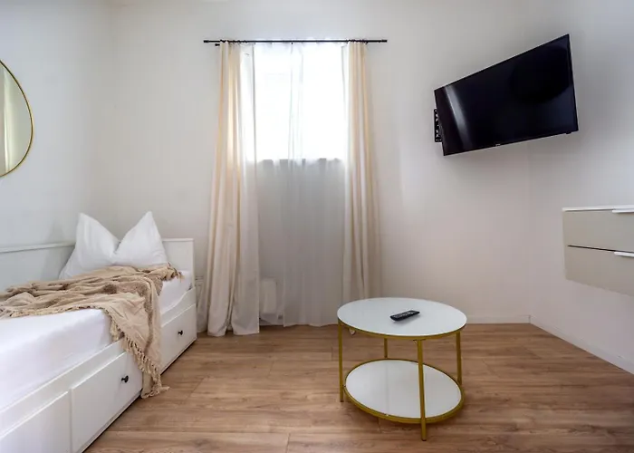 Noor - Dolce Flair In Center