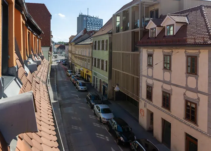 Dolce Flair In Center