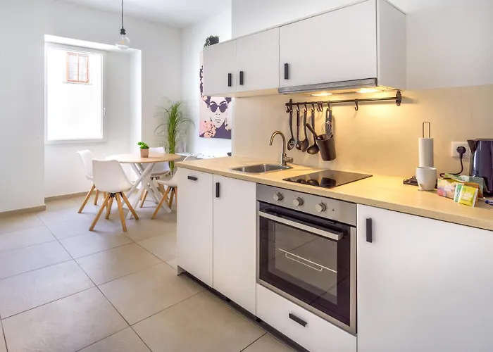 Noor - Dolce Flair In Center *