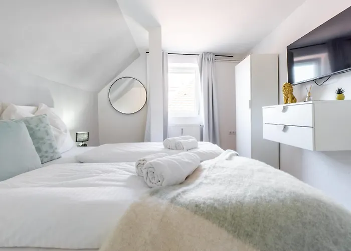 Dolce Flair In Center