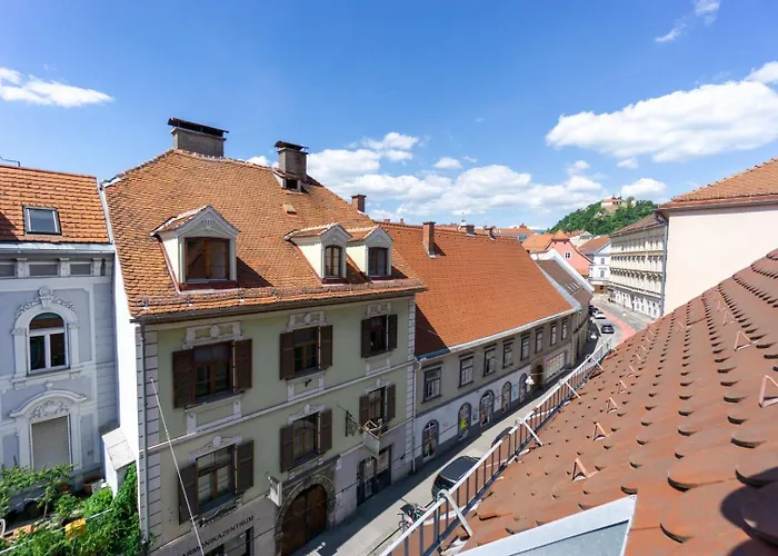 Dolce Flair In Center