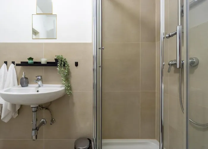 Dolce Flair In Center