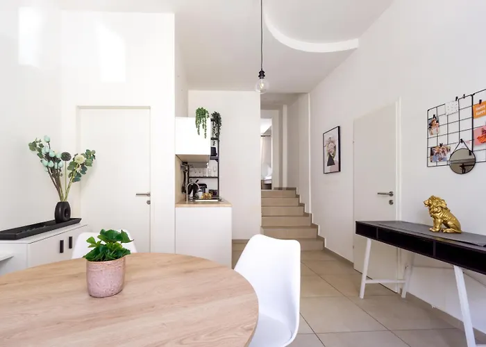 Dolce Flair In Center *